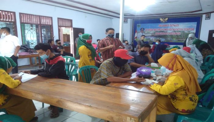 Pemeriksaan Kesehatan KPPS Desa Bejiruyung 01